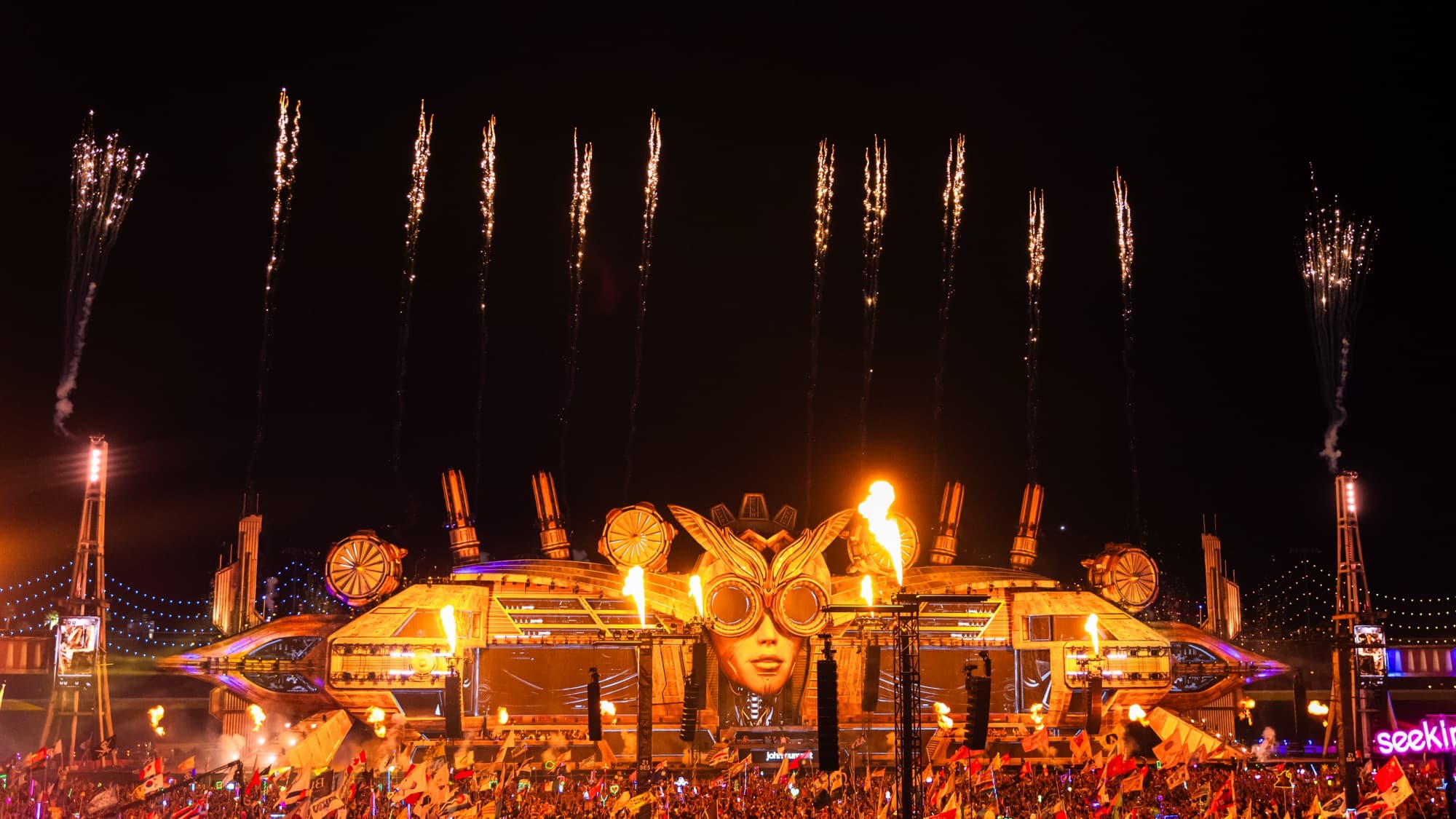 Late-night festival lights, the function in full
